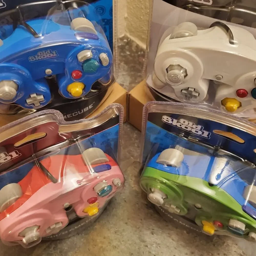 4 Gamecube Controllers - 4 Colors Bundle (NEW), Pink Green Blue White - Nintendo